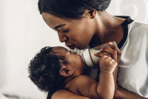 Navigating Bottle Feeding with Expert Guidance: How Lactation Consultants Support Breastfed Babies